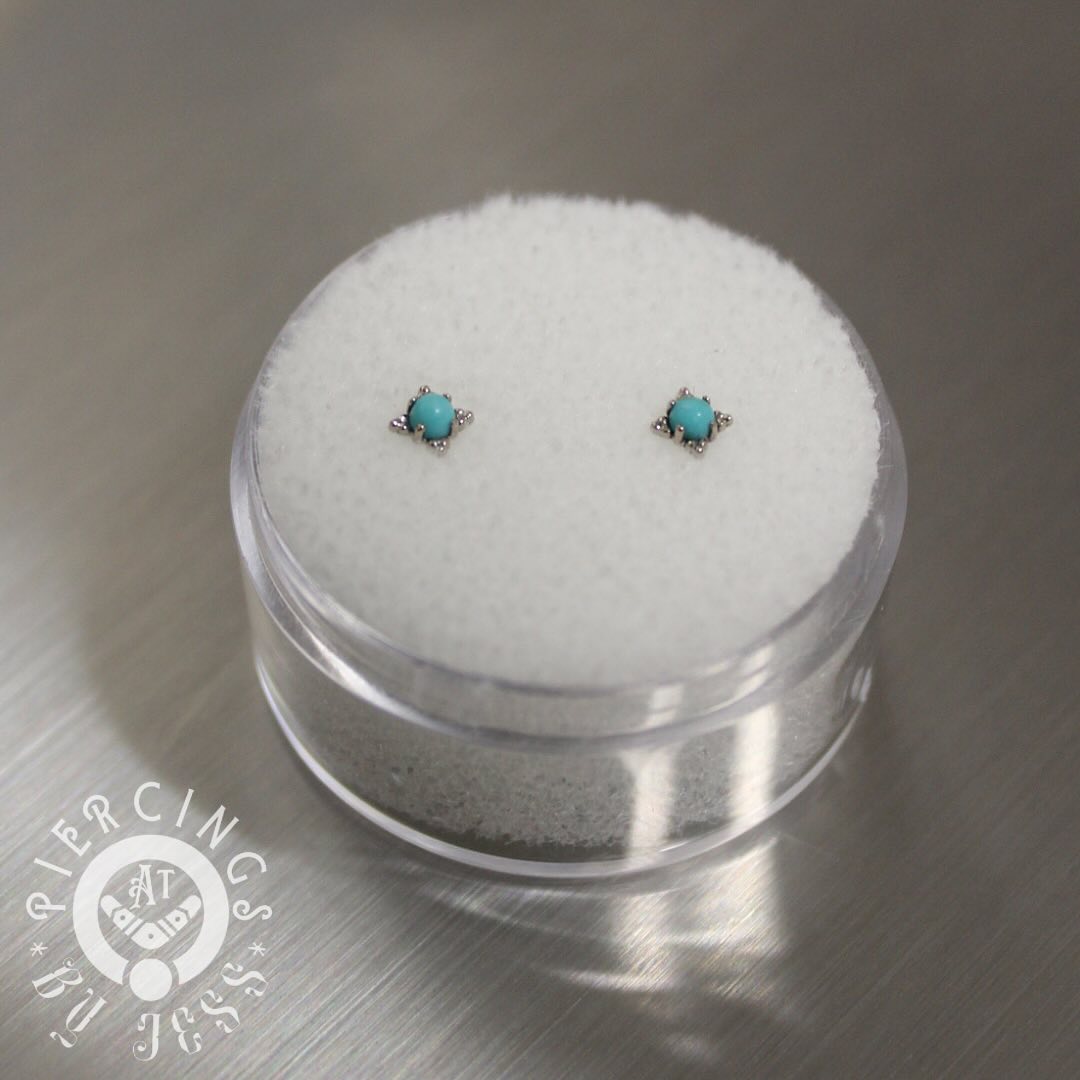 Anatometal 18k Solid Gold Threaded 14/12 Gauge 2mm Cabochon Zia Ends